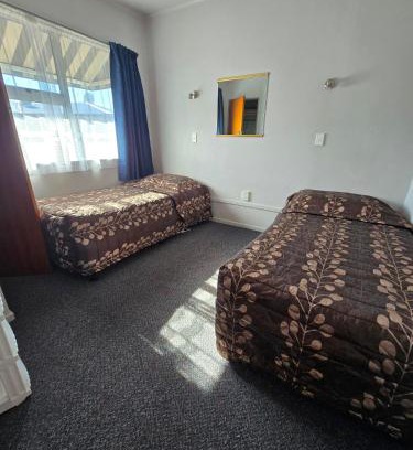 Feilding Hotel | Stanley on Kimbolton