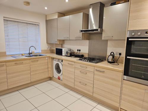 Dunmow Apartment | Stansted Airport Serviced Accommodation x DM for Weekly x Monthly Deals by D6ten Homes Ltd