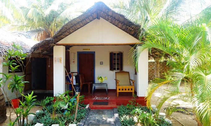 Pottuvil Division 2 House | Star Rest Hotel