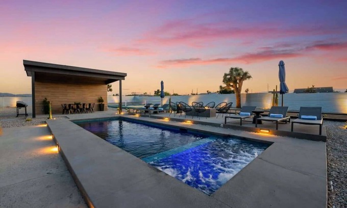 Yucca Valley House | STARGAZING LUXURY RETREAT (PickleBall/Pool/Spa)