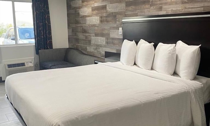 Huntington Beach Hotel | Starlight Inn Huntington Beach