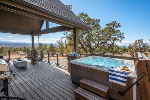 Powell Butte House | Starview at Brasada Ranch Resort by AvantStay Stunning Home w HotTub Close To World Class Golf