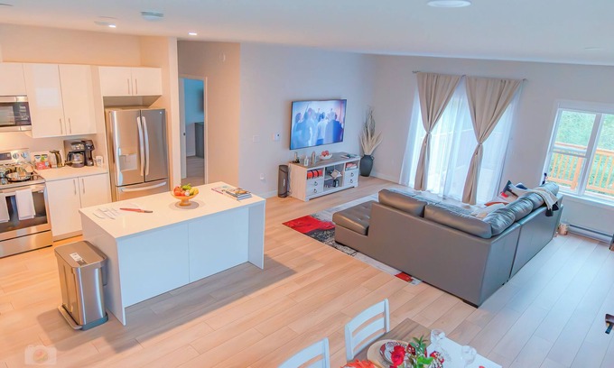 Elmsdale House | Starz At Night Luxury Suite Near Halifax Airport