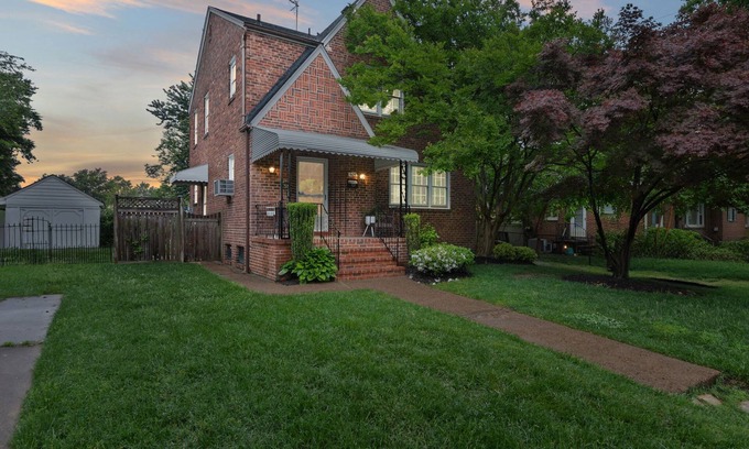 Potomac West House | Stately 5BR Historic Retreat CozySuites