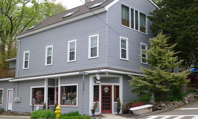 Stony Creek Apartment | Stay Above Our Antique Shop In The Ridgeview Suite @ Stony Creek Depot