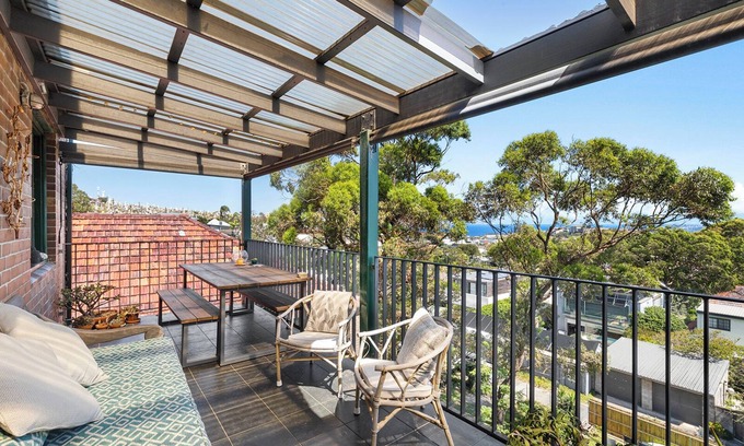 Clovelly House | Stay at Bronte Charm: Pet-Friendly Family Home with Sea Views