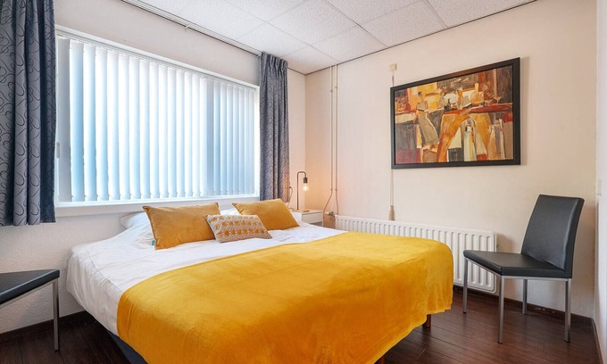 Ouddorp Hotel | Stay at Hotel-Pension Ouddorp, near sea and beach, just a 3-minute walk from the village center. Comfortable rooms with private bathroom. Ideal for a relaxing getaway or an active beach holiday!