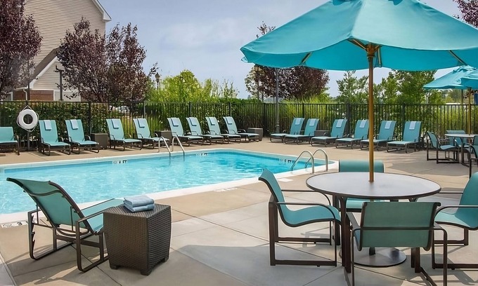 Charleston Hotel | Stay Close to Heritage Towers, Charleston! 2 Spacious Units, Pets Allowed