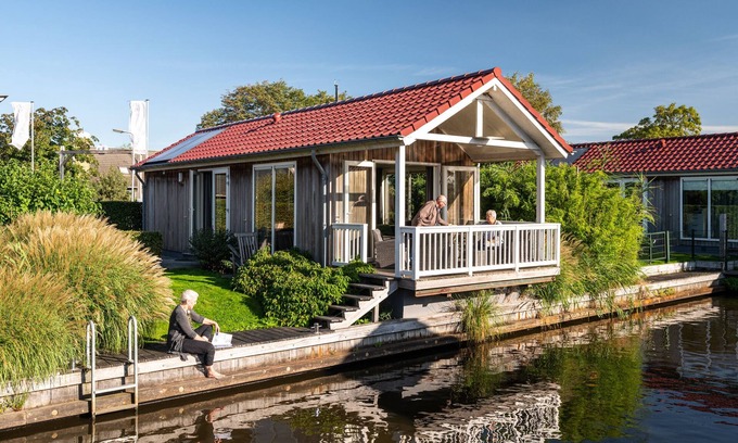 Akkrum House | Stay in our cozy Meine 4 chalet with private jetty.