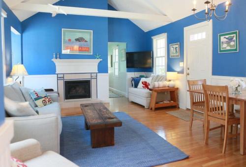Hyannis Port House | Stay On The Cape Vacation Rentals: Walk To Beach Hyannisport Three Bedroom