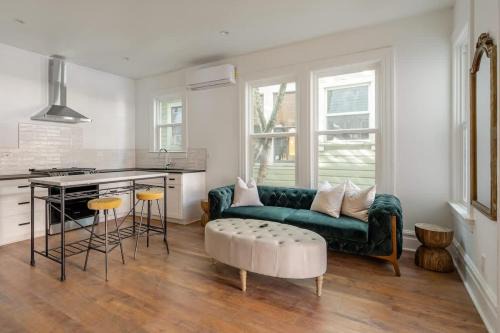 Uptown Apartment | Stay Portland - The Retrouvailles Suite- Espresso & Craft Brews