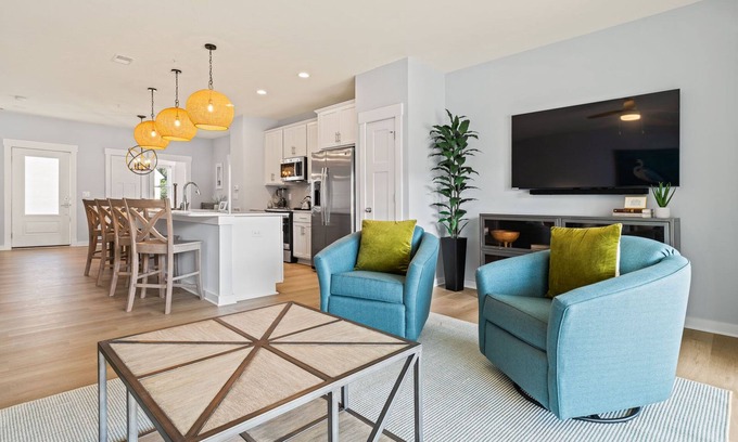 Bermuda Bay House | Stay Salty 2 Bedroom at Cambridge Cove with Private Hot Tub!