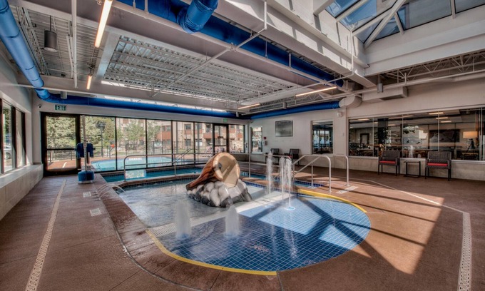 Peak 9 Condo | Stay Slopeside At Peak 9, Cozy Studio Steps To Apres& Dining Studio Bedroom Condo by RedAwning