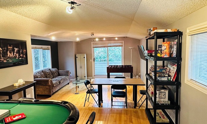 Tuxedo Park House | Stay Together! with Games Room & Yoga Room