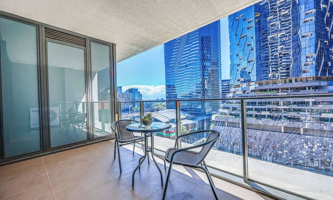 Melbourne Central Business District Apartment | StayAU Leisure 2BR Modern CBD Apt
