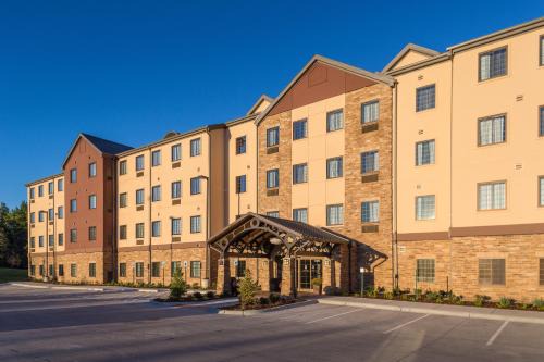 West Omaha Hotel | Staybridge Suites Omaha West by IHG