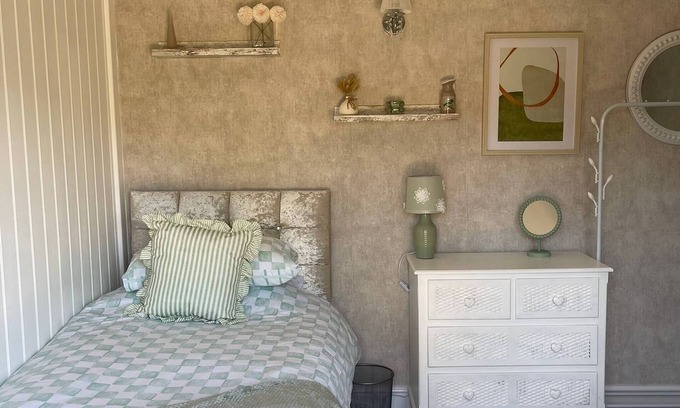 Solihull House | Staysolihull, Large Spacious Corner House,