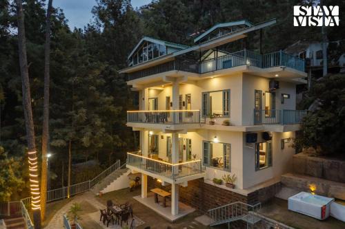 Dharampur Villa | StayVista at Pinecrest Manor - Outdoor Jacuzzi