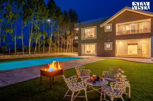 Kishangarh Villa | StayVista at Silver Slopes with outdoor pool