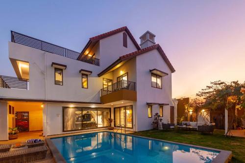 Valsad Villa | StayVista at The Fern