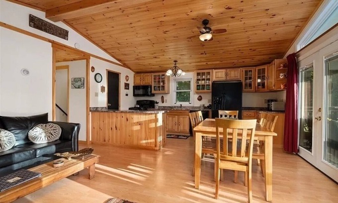 Old Forge House | Steamboat Lodge, Old Forge lake front location, close to Water Safari