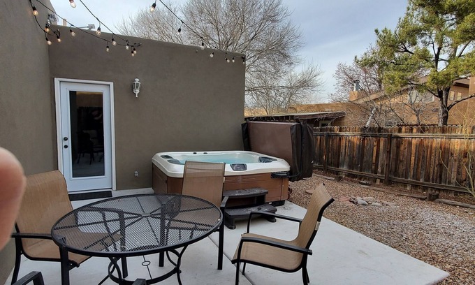 Palomas Park House | "SteamPunk" 2bedroom With Hottub