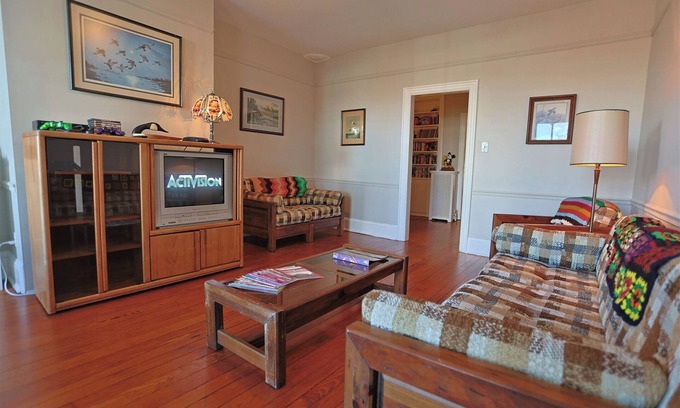 Hagerstown House | Step in the 90's in Historic Downtown Hagerstown