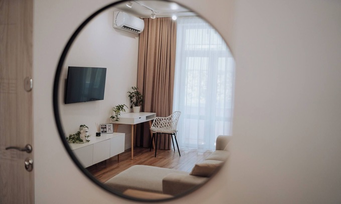 Chisinau Apartment | Step Out to Stores & Parks – TOP - 1BR on Blvd