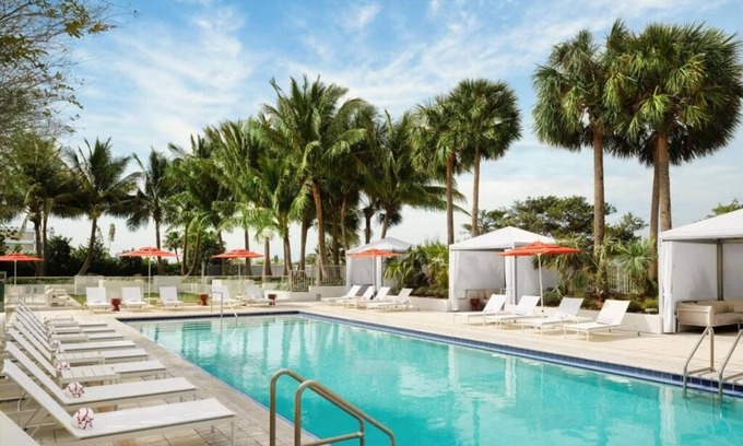 Surfside Hotel | Steps from Ocean, Dining & Shopping – Breakfast & Outdoor Pool - 4 Unit