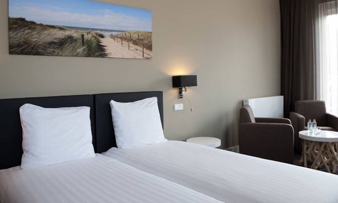 Ouddorp Hotel | Steps from the Beach, Minutes from Wildlife Parks! Free Breakfast, Parking!
