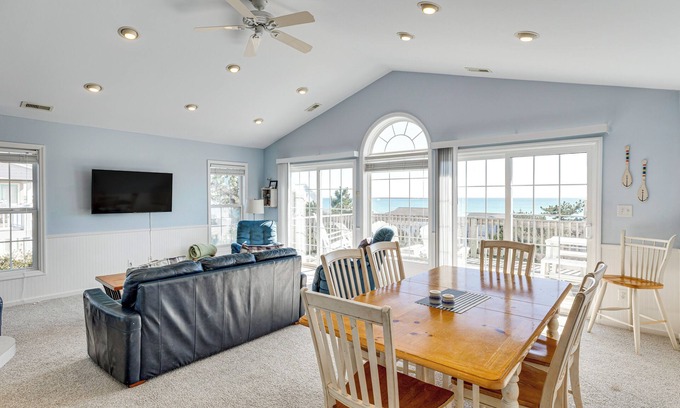 Emerald Isle House | Steps to Beach: Emerald Isle Home w/Deck!