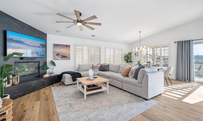 Oceano House | Steps To #PismoBeach with Poker, Foosball, FREE EV Charger, and Bikes