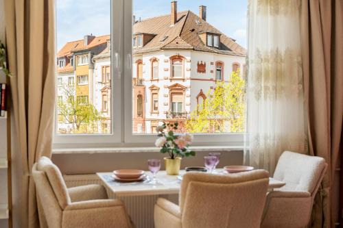 Hanau Apartment | Stilvolles City-Apartment mit Balkon & Parkplatz, Nähe Frankfurt