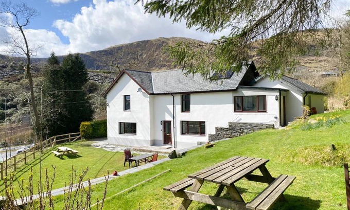 Rhiwbryfdir House | Stiniog Lodge