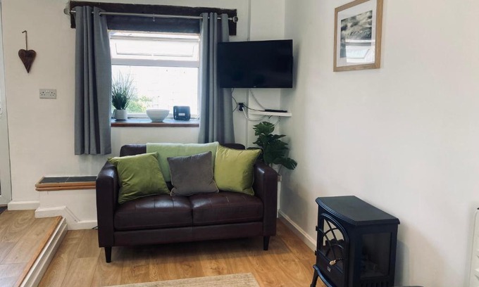 Dinas Apartment | Stiwdio Eithinog