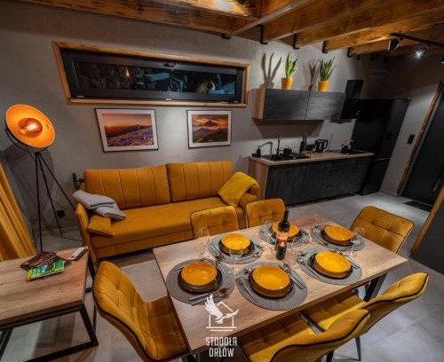 Ustrzyki Dolne Apartment | Stodoła Orłów - Domek z Jacuzzi na wyłączność