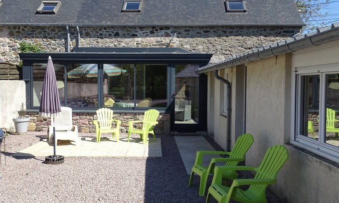 Plurien Cottage | Stone house, 800m2 wooded park, 5 mn from the beach. Bed linen provided