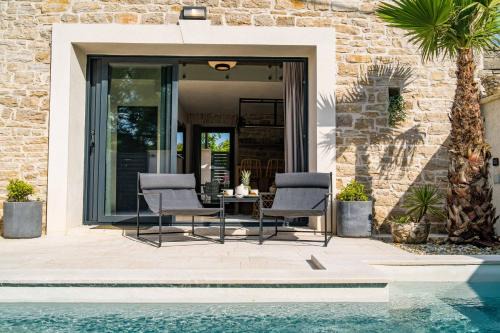 Pridraga Villa | Stone House with pool Poeta