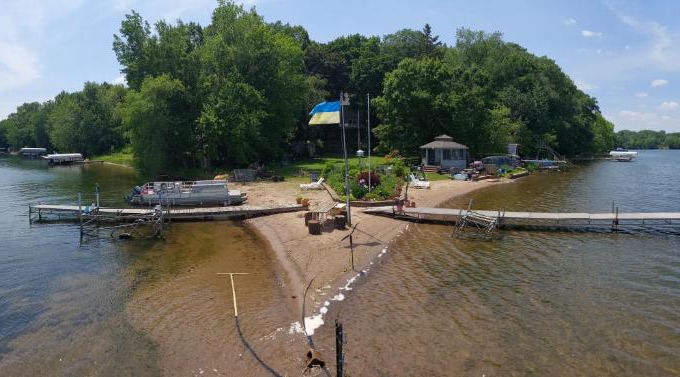 Lake Elmo House | StoneWall House Lakeside Suite