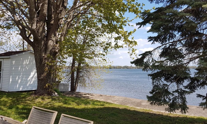 Venise-en-Quebec Apartment | Stopover 109: Our large loft on Lake Champlain