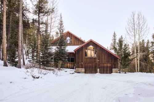 Dunkin Hill House | Stormbunker Paradise home
