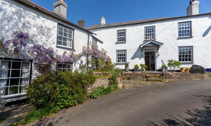 Stratton House | Stratton Gardens