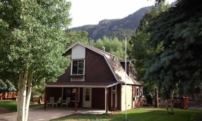 Cascade-Chipita Park House | Stream-side Mountain Home