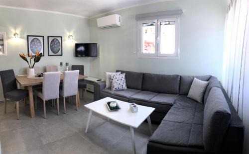 Karavados Apartment | Strelitzia Apartments