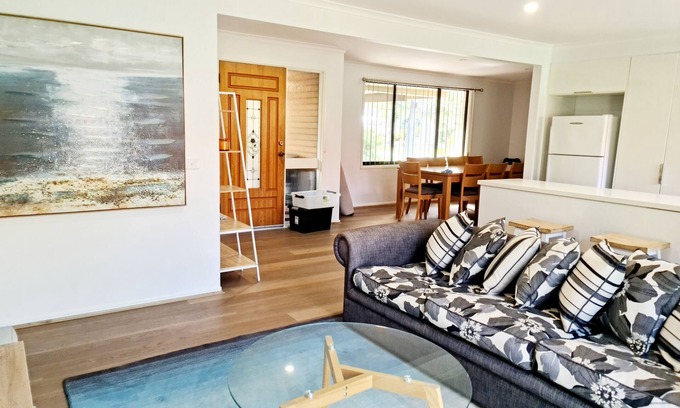 Surfside House | Stroll to beach and Mangrove walk Fisherman's paradise