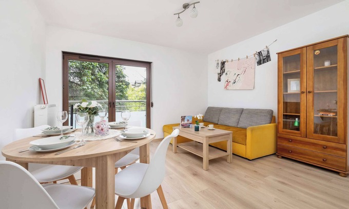 Podgorze Apartment | Strycharska 10 Cracow | Bright Apartment | 4 Guests