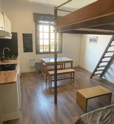 Saint-Michel-l'Observatoire Apartment | Studio climatisé au centre du village