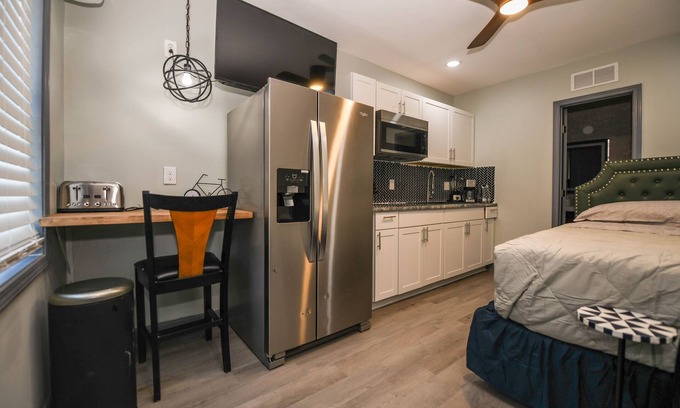 Church Street Apartment | studio 1 min from Southern Regional hospital 15 MiN FROM ATLANTA APT B