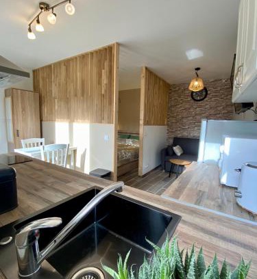 Suze-la-Rousse Apartment | Studio 263