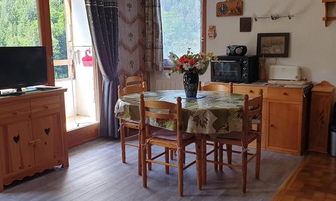 Saint-Jean-dʼAulps Apartment | Studio 28m² au centre avec piscine et balcon ! - FR-1-573-44